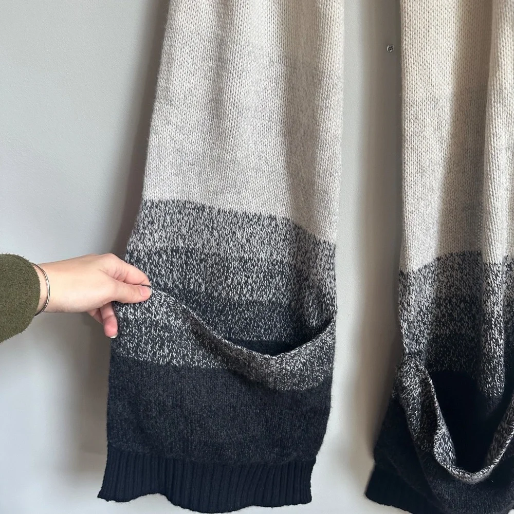Magaschoni Cashmere Gray Pocket Scarf